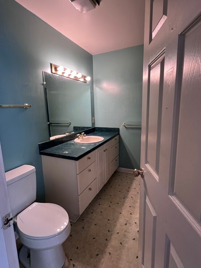 Building Photo - 398 W Race St