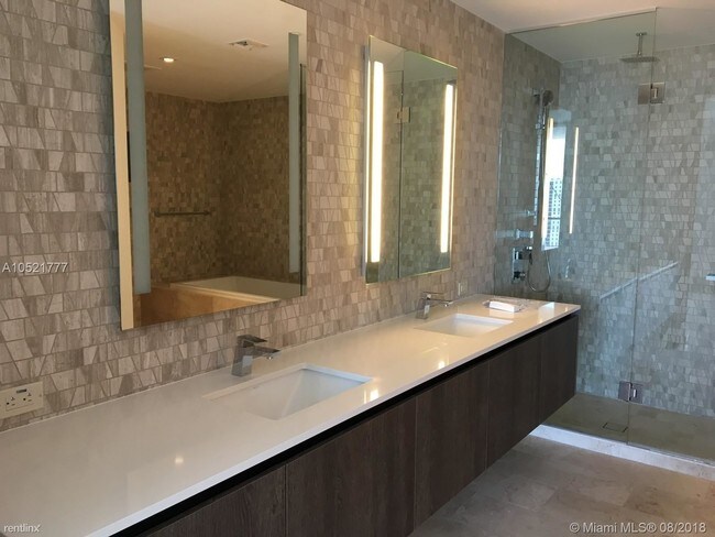 Building Photo - 1 br, 1 bath  - Reach Brickell City Center