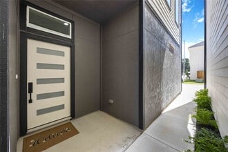 Building Photo - 1935 Knoll St