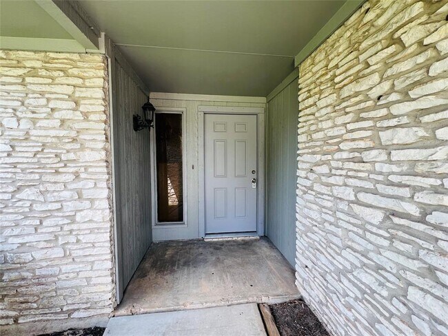 Building Photo - 10530 Sagebluff Dr