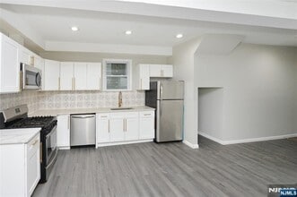 Building Photo - 23 Bayview Ave