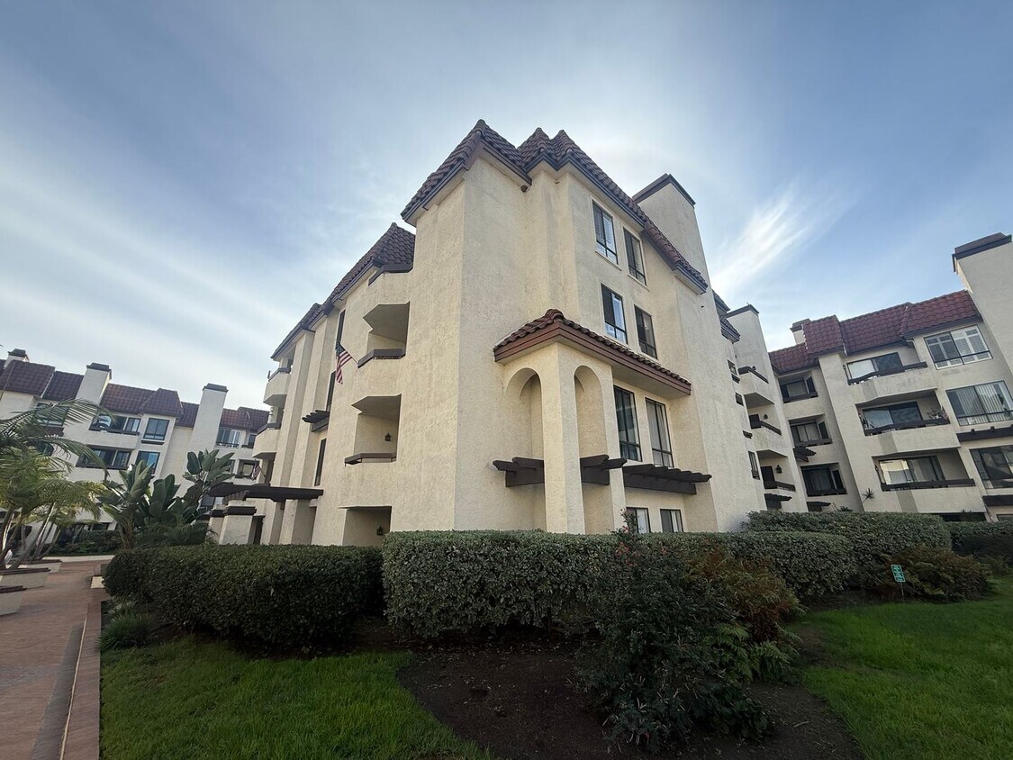 Foto principal - Beautiful 1B/1.5BA Upgraded Condo w/ Washe...