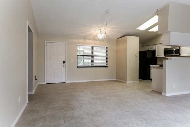 Foto del edificio - 512 SW Undallo Rd