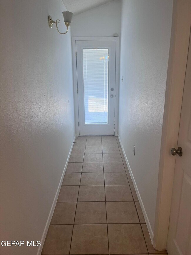 Building Photo - 14061 Tierra Leona Dr