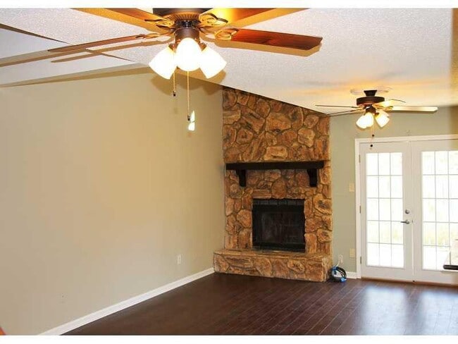 Building Photo - 4210 Paradis Ln