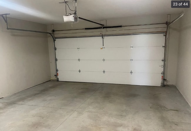 Building Photo - 3 Bedroom 2 Bathroom 2 CAR GARAGE