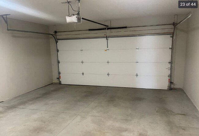 Foto del edificio - 3 Bedroom 2 Bathroom 2 CAR GARAGE