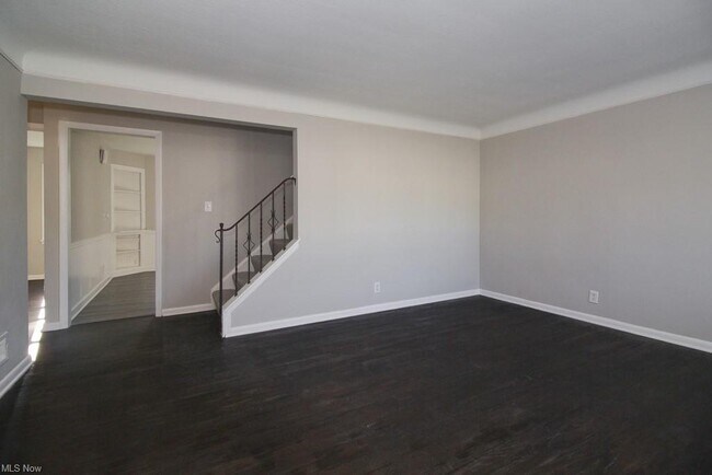 Building Photo - 5545 Elmwood Ave