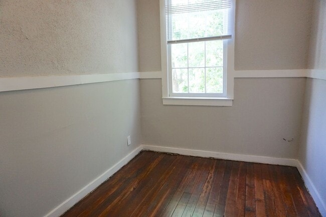 Building Photo - 3 BED | 2 BATH | PRIVATE PATIO | WALK TO FORSYTH