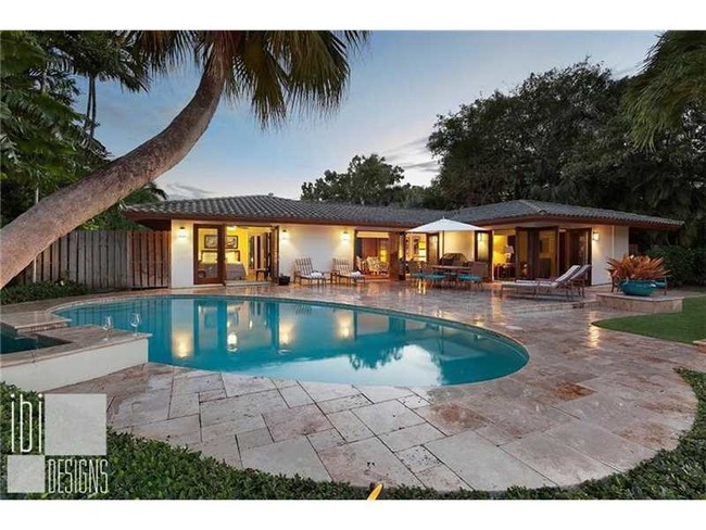 Building Photo - 2425 Barcelona Dr
