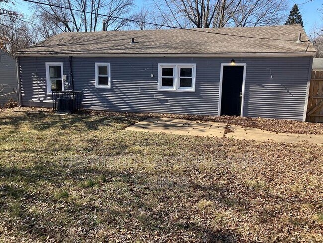 Foto del edificio - 9850 Dennis Dr