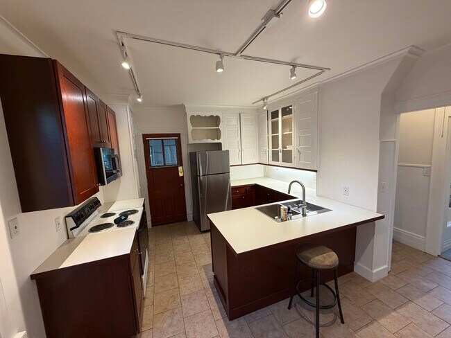 Foto del edificio - 136 Reed Ave