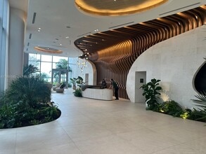 Building Photo - 700 NE 24th St