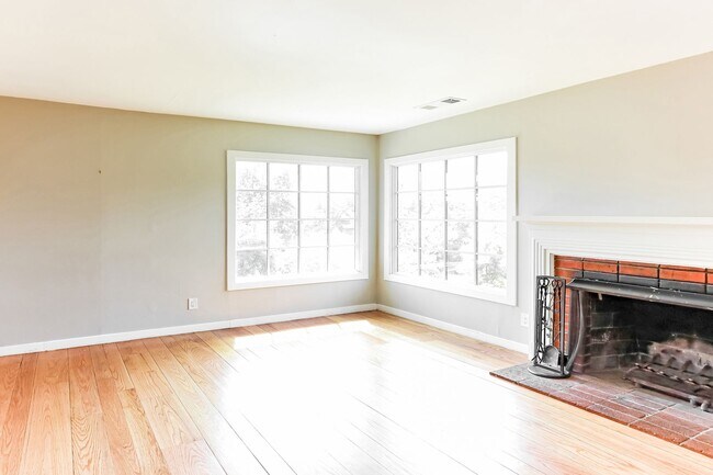Foto del edificio - 3 Bedroom Home In Desirable Lafayette!
