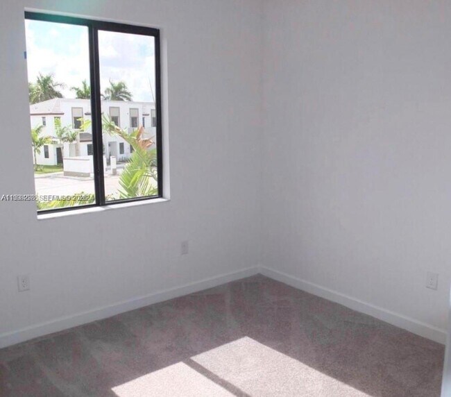 Foto del edificio - 407 NE 208th Terrace