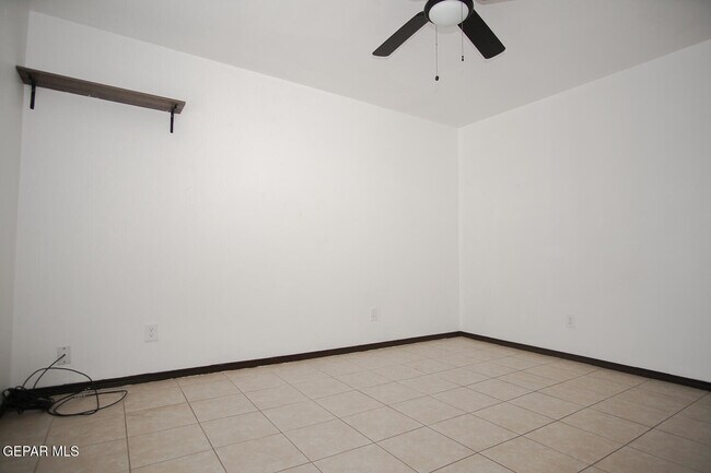 Foto del edificio - 8489 Roseway Dr