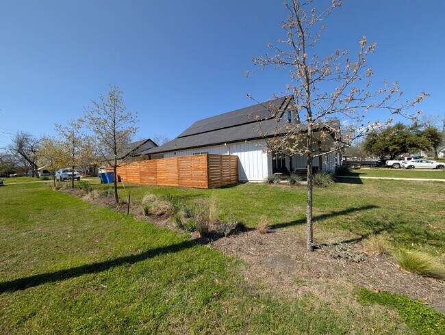 Building Photo - Charming 3BR House in Taylor
