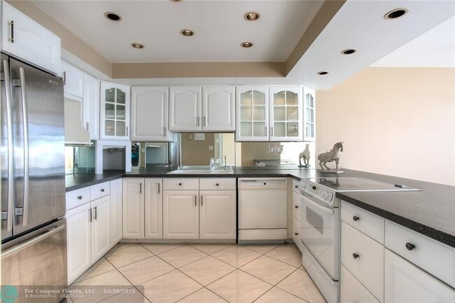 Building Photo - 11930 N Bayshore Dr