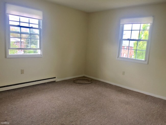 Building Photo - 29 Dinan Dr