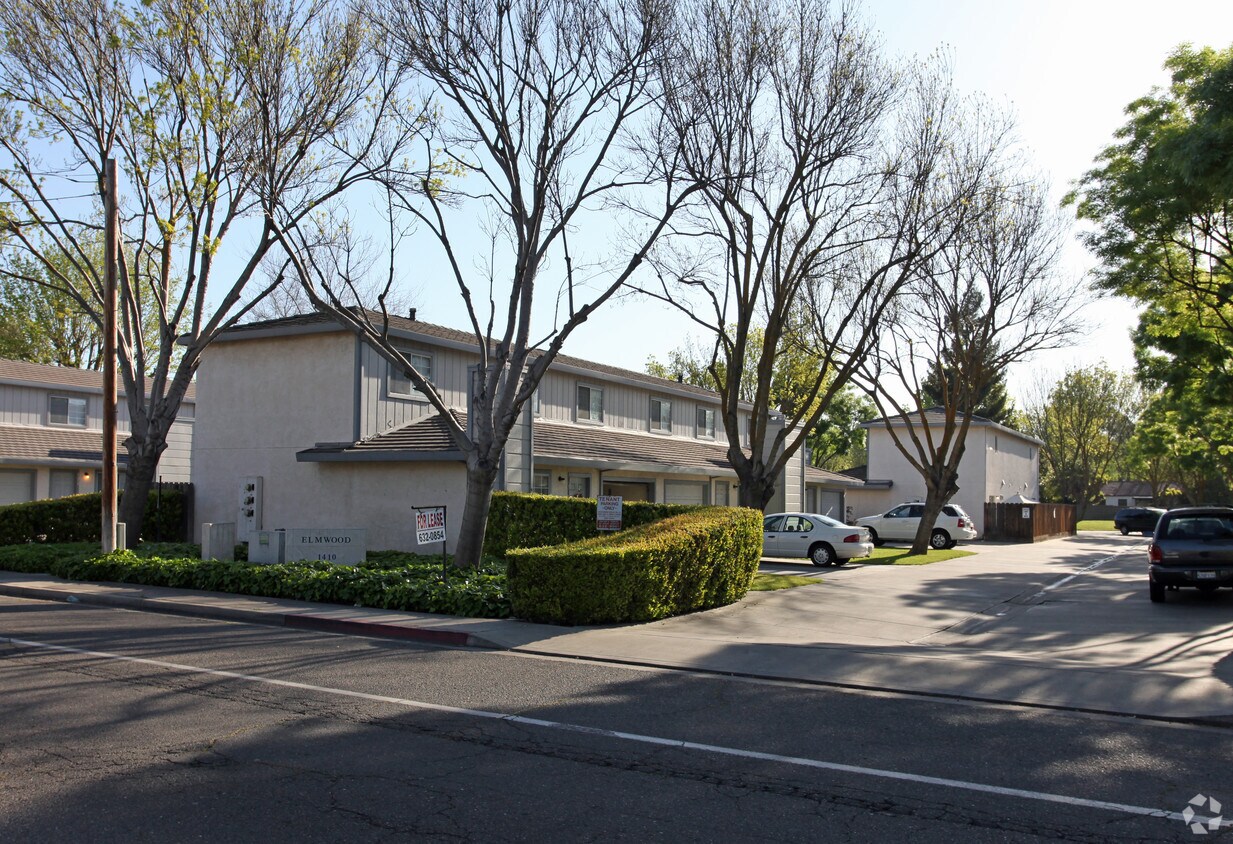Olmo a las casas adosadas de madera - ELM WOOD Townhouses
