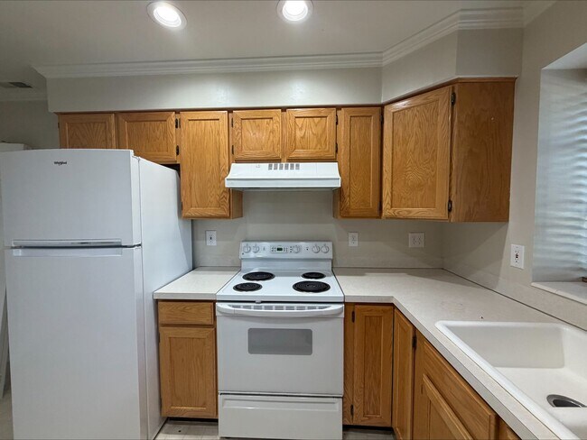 Foto del edificio - Move In for Less! $1,000 Move-In Credit | 2 Bed 1.5 Bath Condo in Ogden!