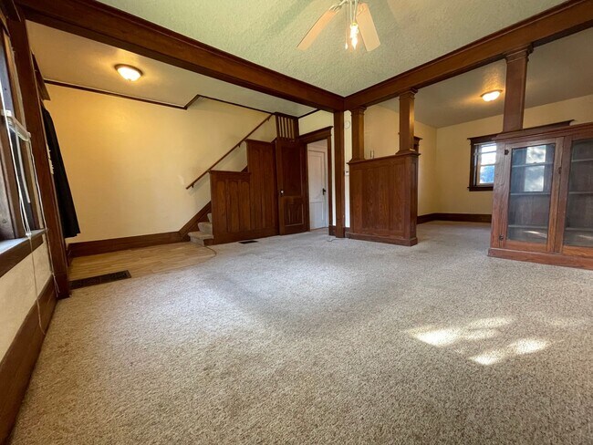 Building Photo - 3 bed, 1 bath townhouse for rent in Waterloo