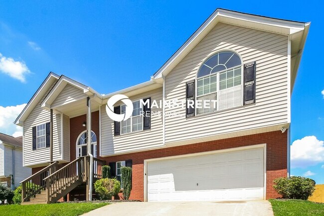 Photo - 4 Bedroom Pet-Friendly Home in REX, GA with Main Street Renewal
