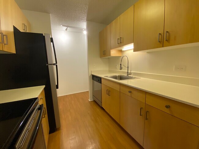 Kitchen - 110 W Huron St