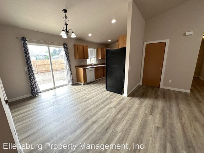 Building Photo - 3 br, 2 bath House - 2205 N Cobblefield St