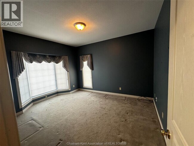 Building Photo - 10 Home Pl