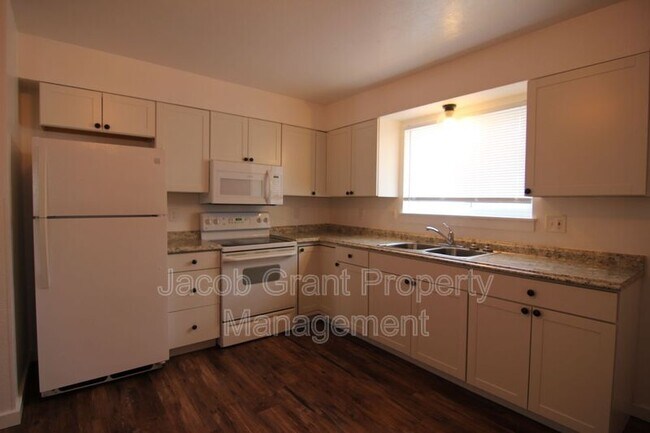 Foto del edificio - 2158 Stace St