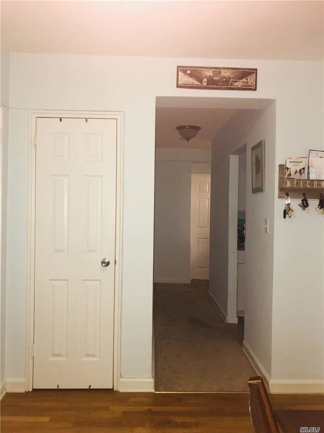 Foto del edificio - 22 Mulford Pl