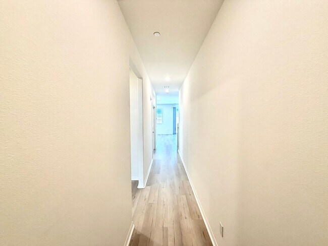 Foto del edificio - Move-In Ready Willow Springs Home with Solar, Loft & Flexible Living Spaces