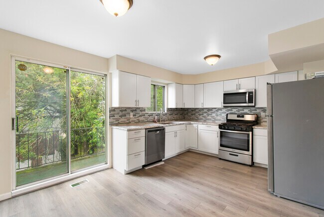 Building Photo - 1630 Forest Hill Rd