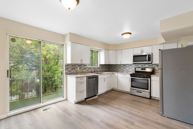 Foto del edificio - 1630 Forest Hill Rd