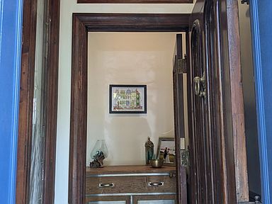 Entryway - 1022 Queen St