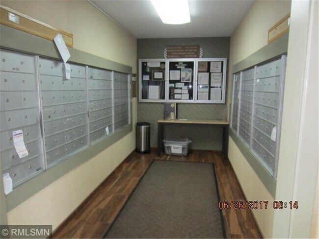 Building Photo - 1601 N Innsbruck Dr
