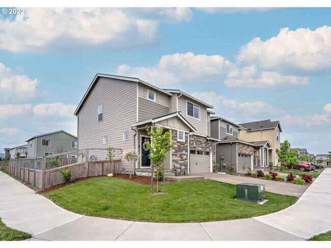 Foto del edificio - Spacious Newer Home Ready for Move IN