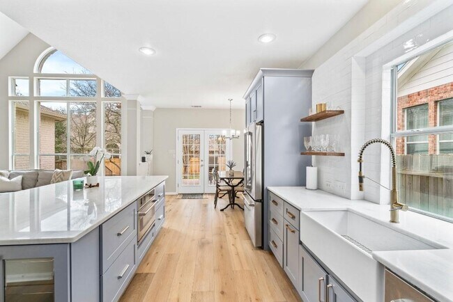 Foto del edificio - 6300 Mesa Grande Dr