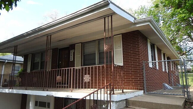 Building Photo - 1224 N Cottage Ave