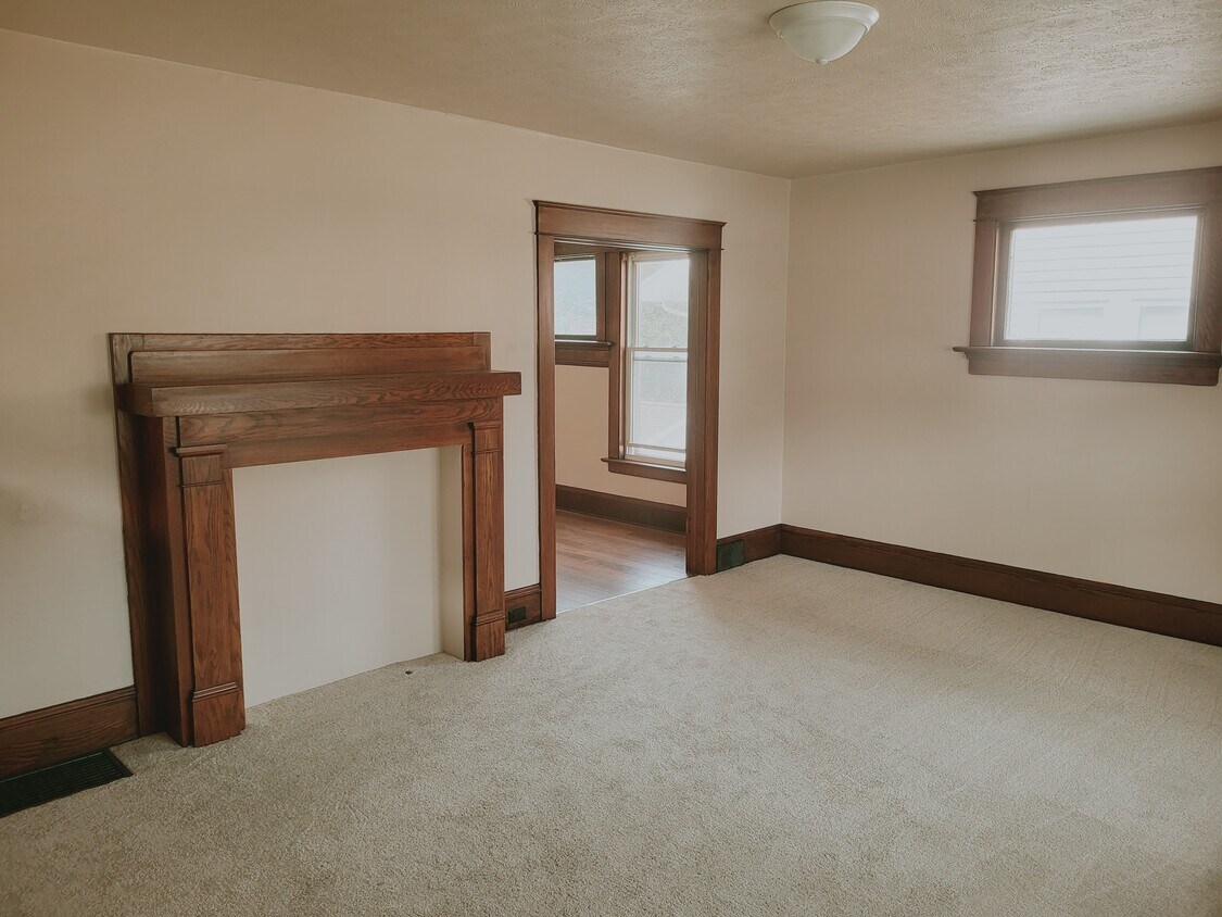 Primary Photo - 1034 W 30th St