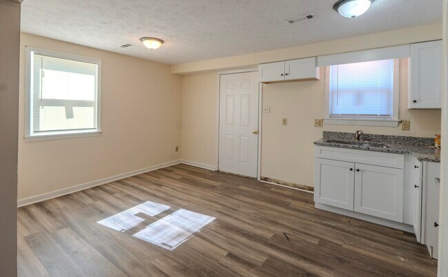 Foto del edificio - 922 Southern Hills Dr