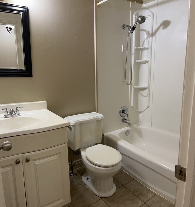 Photo du bâtiment - 3 Bed 3 Bath Unit in Red Deer, AB