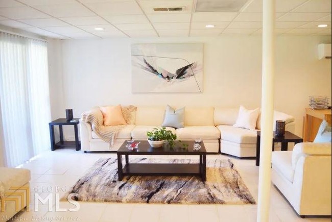 Foto del edificio - 120 Walden Way