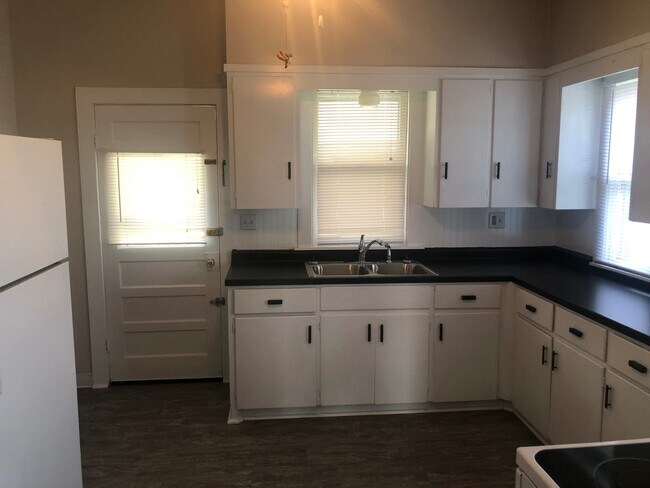 Foto del edificio - Lots of Space & Central Location