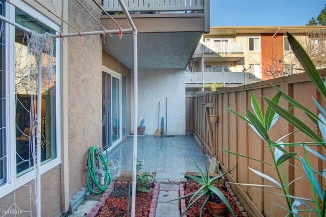 Foto del edificio - 1 br, 1 bath Condo - Parkmont Gardens