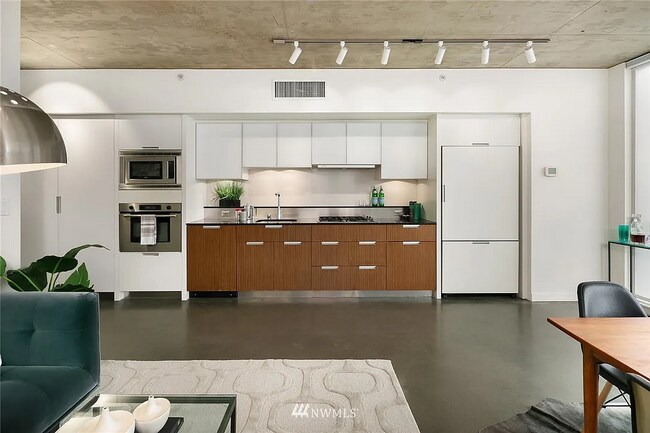 Building Photo - 501 Roy St