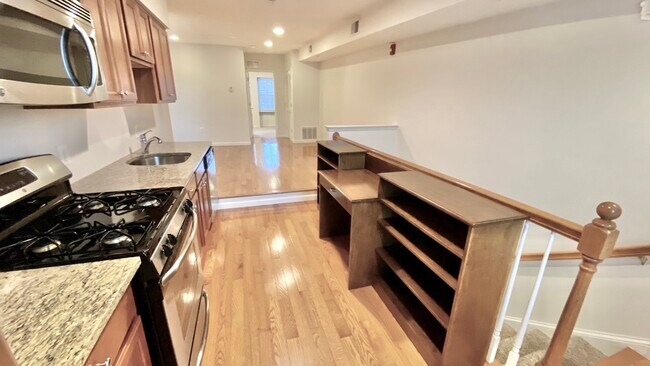 Kitchen - 2338 Fitzwater St