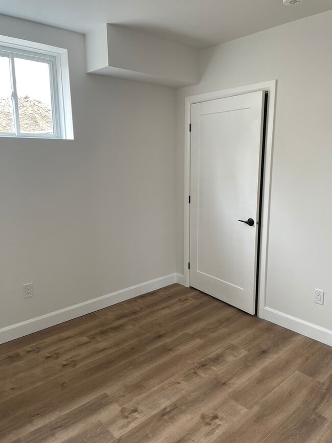 Building Photo - 233 Mill St W