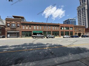 Building Photo - 220 W Market St